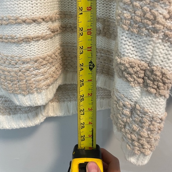 Calvin Klein, S/M oversized crossover beige and white chenille and knit sweater - Picture 8 of 8